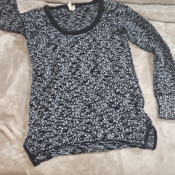 FP Movement by Free People Sweaters - Free People Black/White Heathered Long Sleeve Light Knit Sweater✨️✨️✨️
